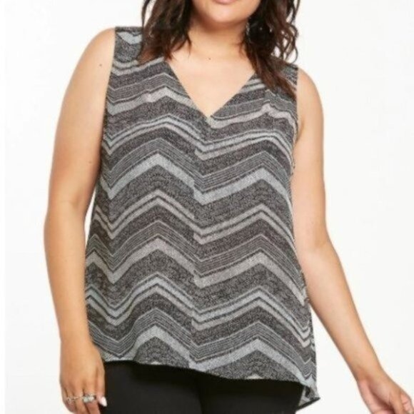 Torrid Abstract Chevron Georgette Hi Low Tank 1X - Picture 1 of 11